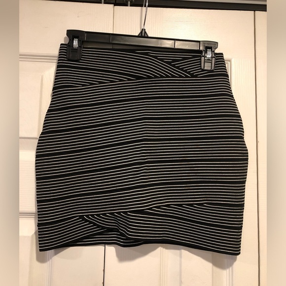 BCBGMaxAzria Dresses & Skirts - BCBG Bodycon Skirt